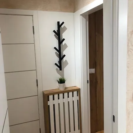 Lux 33 *