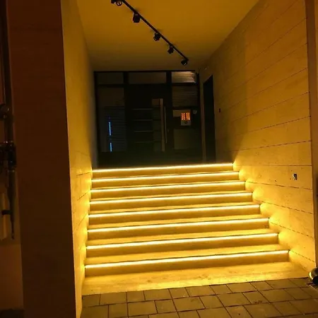 Lux 33 *